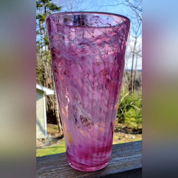 Handblown Pink and White Wavy/Swirl Art Glass Vase Signed - Picture 7 of 16